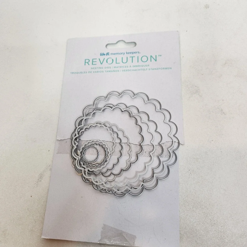 We R Memory Keepers Revolution Nesting Cutting Dies Scalloped Circle Cardmaking